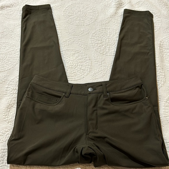 Lululemon Men’s Pant.  Nearly New. Size 30 - Picture 3 of 10